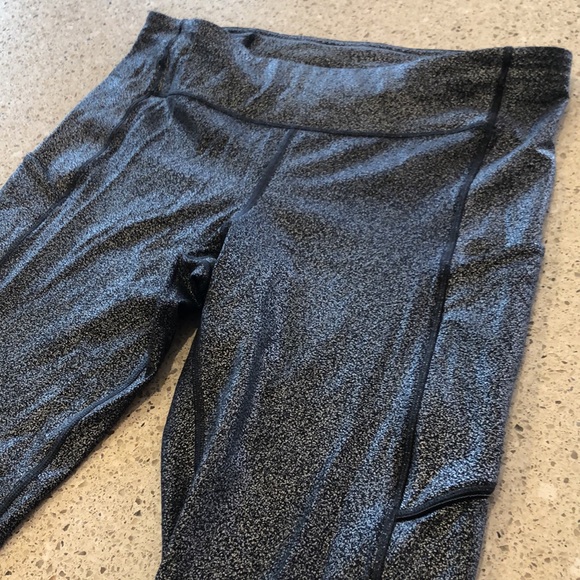 Lululemon Women’s Leggings - Size 8 - Grey/Black - Picture 2 of 7